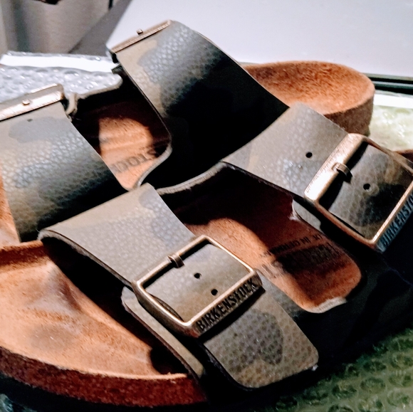Birkenstock Army print Leather design pattern,39Eu ,9 US sandles - Picture 2 of 13